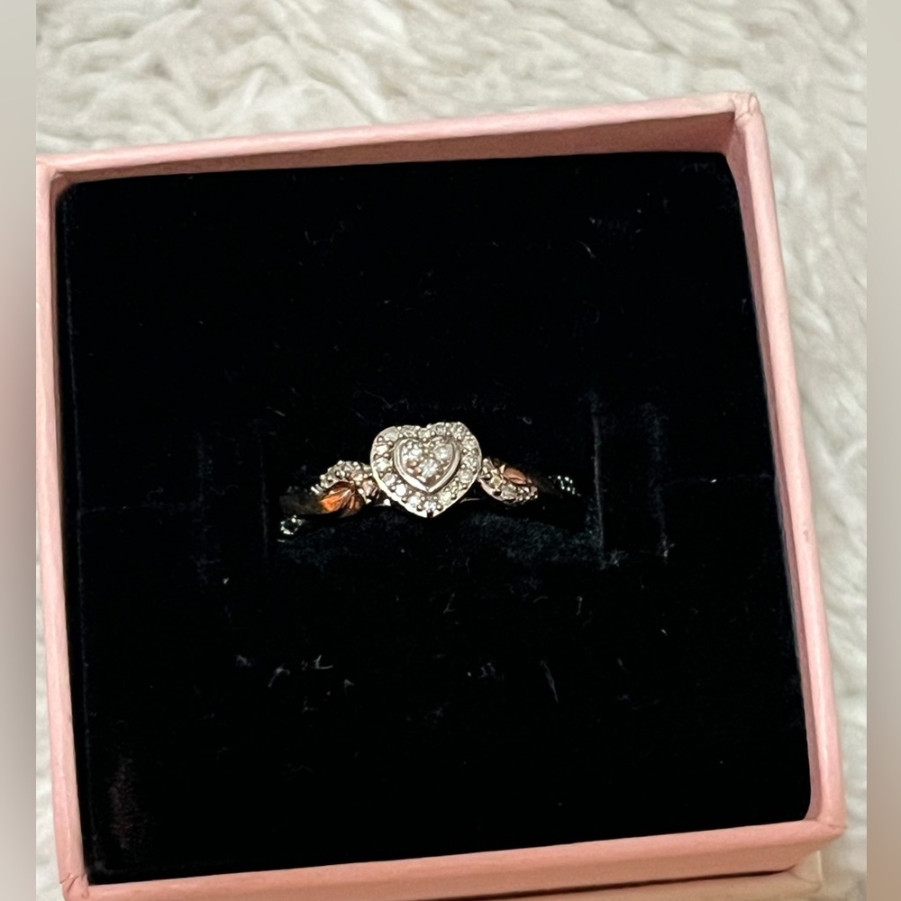 Elegant Heart-Shaped Silver Ring